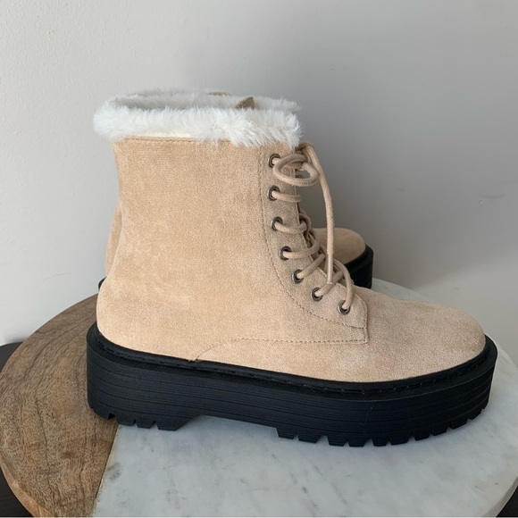 NWT Nasty Gal Faux Suede Faux Fur Trim Ankle Platform Boots 8 - Picture 6 of 15